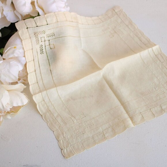 Vintage 1940s Handkerchief, Ivory Linen Natural Plant Hand Dyed Hankie, OOAK - Picture 1 of 10